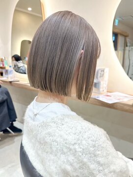 ヒビヲ 天神警固(HIBIO) ショートボブ切りっぱなしボブタッセルボブブリーチダブルカラー