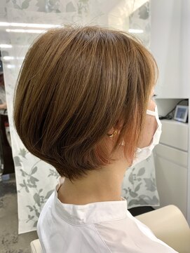 パシフィックダズールバトン(Pacific Dazzle baton) ショートボブ×アクセサリーカラー