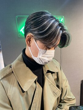 スキル(SKILL) ホワイトハイライトセンターパート