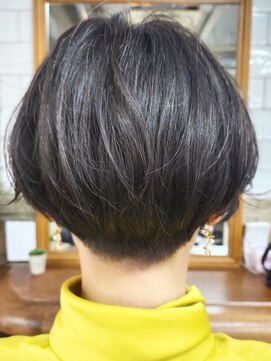 メリケンビューティーパーラー コウベ(MERICAN BEAUTY PARLOR KOBE) かりあげ丸みショートボブ(tomo)