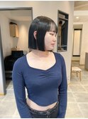 顎切りっぱなしボブ透明感ブルーブラック