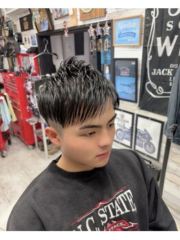 バーバー髪レジェンド(BARBER髪LEGEND)の写真/ショートヘアの魅力が際立つ技術力!メンズカットはお任せで理想のスタイルへ☆