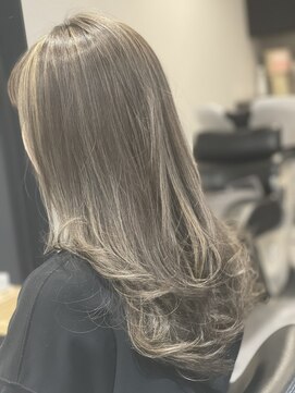 リベルタ(LIBERTA) ハイライト/白髪染め卒業/白髪を活かす/白髪染めしない