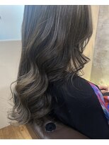 シェルビー 新宿(SHELBe)&nbsp;黒髪×オリーブグレー[新宿/ヘッドスパ/白髪染め]