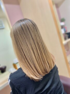 ヘアアンドメイク マオ(HAIR&MAKE MA`O) シャドールーツ