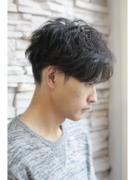 ルーツ(ROOTS) セクシーに見せる前下がりスパイラルパーマ