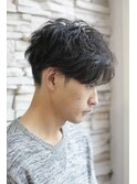 セクシーに見せる前下がりスパイラルパーマ