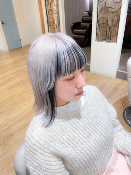 ヘアーアンドスパ フラップス(FLAPS) ホワイトシルバー×ブラックフェイスフレーミング