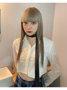 チーカ(chica) ホワイトブロンド/ワイドバング/イメチェン/似合わせカット