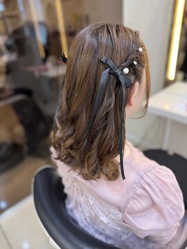 フレア(FLAiR) ねじりハーフツインアレンジ