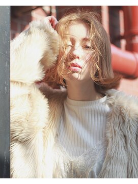 ミラ 銀座(MILA) ハイトーンミルクティーベージュ 銀座 ブリーチ 髪質改善