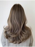 艶と透明感◎シアーベージュレイヤーロング