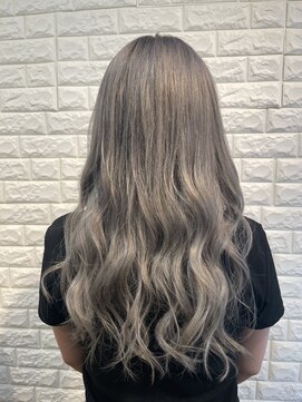 ヴィサージュエーデル(VISAGE edel) 透明感たっぷりシルバーグレージュカラー