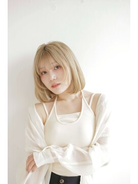 ぱっつんボブ/顔まわりカット/ブリーチダブルカラー