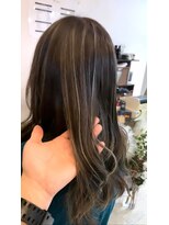 お～るうぇいず(always)&nbsp;筋感ハイライトシルバーアッシュケアブリーチ韓国風コテ巻き