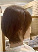 ミセス耳掛け丸みショートくびれショートボブ