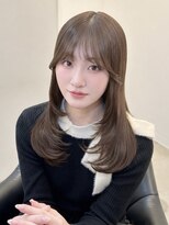 フォンズ(FONS)&nbsp;横顔まで盛れるミディアムレイヤーカット＊ミルクティーベージュ