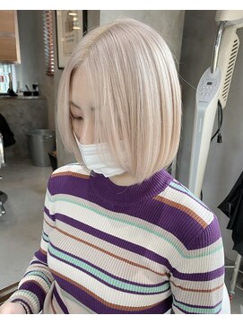 スリー(three) white color