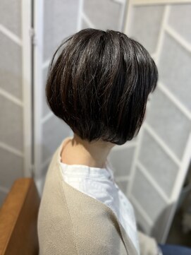 ツムグ 代官山店(TUMUGU) 30代40代50代大人可愛い黒髪前下りショートボブ白髪ぼかし