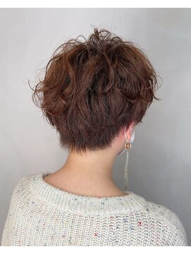 ブロンド 町田(BLONDE) ショート×スパイラルパーマ