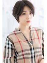 黒髪センターパートヘルシースタイル前髪なしショートb1