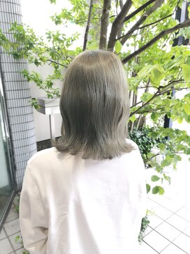 ジュンク(JUNQUE) ミントグレージュ/ミディアムスタイル/外ハネアレンジ