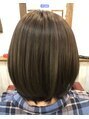 リノ(Lino) スモーキーアッシュ：透明感のあるアッシュ系カラー