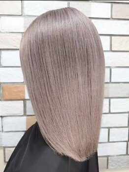 驚きの艶と透明感で大人外国人風に。トレンドと個性を掛け合わせ、自分だけのオリジナルに☆