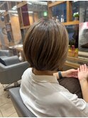 ステップボーンカットカットボブショートハイライト白髪ぼかし