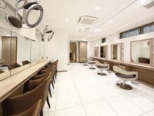 アッシュ 下丸子店(Ash)の雰囲気（店内は落ち着いたテイストで清潔感のある白が基調で居心地◎）