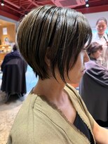 ナチュラル ヘアーデザイニング(Natural hair designing)&nbsp;前下がりハンサムショートでつくる大人の小顔ヘア/サイドバング