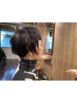 細かいニュアンスも理想通りに落とし込み、骨格と髪質に合わせた“再現性の高いトレンド感のあるstyle”に