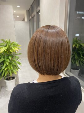 エレノア 枚方(Eleanor) 丸みショートボブ☆ SHIZUKU