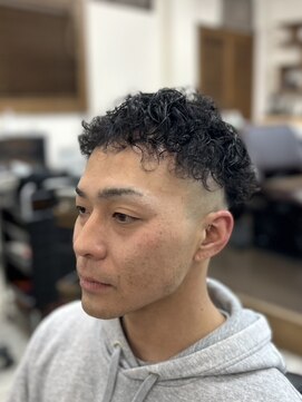 【人気！】スペインカール ＋ スキンフェード