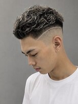 ノイセルヘアー(Noisyle Men's hair) リバースセンターパート/ニュアンスパーマ/ダウンバング/MEN'S