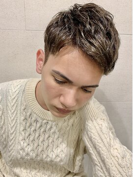 グレイスフル バーバープラチナム 六本木店(Graceful Barber platinum) 束感ショートレイヤーくせ毛風パーマツーブロック