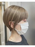 【calm by liko owner 奏子】白髪ぼかしハイライトショート