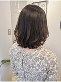 艶っぽくガーリーなイヤリングカラー