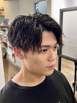 クロムトウキョウ ザ バーバー ネオン 新宿店(CHROM TOKYO the Barber ne/on) センターパート×ツイスト60%ツイストスパイラル