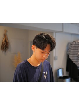 グットルーズトウキョウ(GOOD LOOSE TOKYO) 短めセンターパート/くせ毛/癖毛/スーツ/韓国