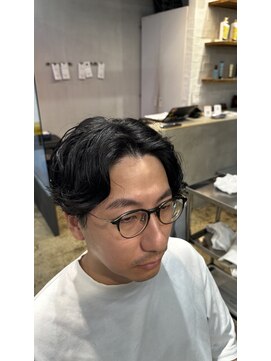 ザデイ カットアンドカルチャーショップ(THE DAY CUT&CULTURE SHOP) 緩めスパイラルセンターパート