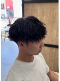 メンズツイストスパイラルパーマ刈り上げマッシュスタイル