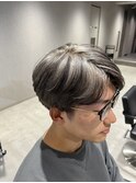 刈り上げセンターパートマッシュホワイトシルバーハイライト