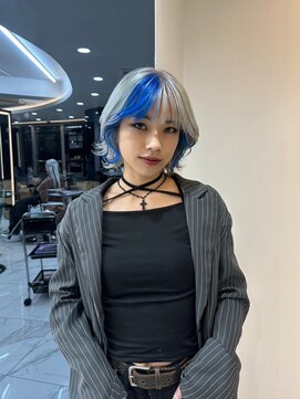 ラピス 渋谷本店(Lapis) ホワイトにブルーのデザインカラー