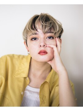 ピズム(PISM) 小顔センターパートイメチェンショート/外国人風カラー