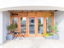 カフェ風外観はアンティークウッドを使用しナチュラルテイストに