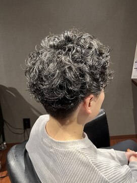 ビーダンディー(Bee dandy) ビジネスマッシュショート ツーブロック 無造作カーリーパーマ