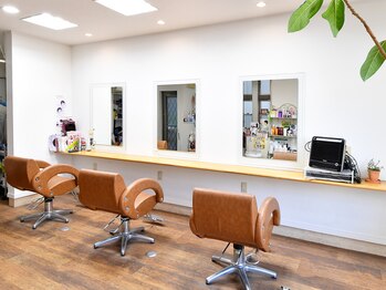 ヘアー エイム(HAIR aim)の写真/丁寧なカウンセリングで悩みに寄り添い、理想の仕上がりへ♪居心地の良いプライベート空間で楽しいひと時を