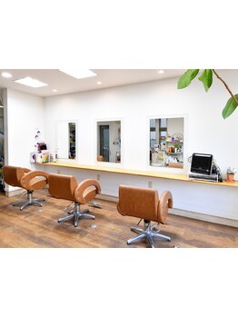 丁寧なカウンセリングで悩みに寄り添い、理想の仕上がりへ♪居心地の良いプライベート空間で楽しいひと時を