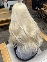 《ケアブリーチ》 ケアブリーチで髪への負担を抑えつつ、ダメージレスなハイトーンに♪